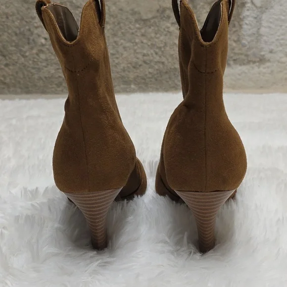 Nine West Brown Ankle Boots. Size 9. NWT! - Picture 3 of 10